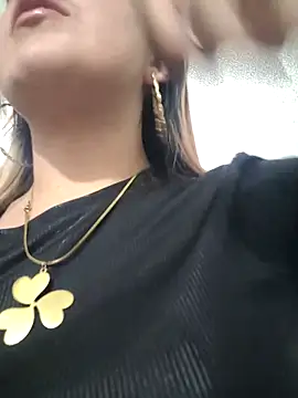 Snapshot of SarahXRusso chatting on March 11, 2025, 12:44 am SarahXRusso online show from March 11, 2025, 12:44 am