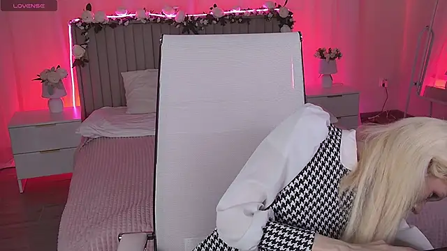 PamelamyDreamys online show from May 22, 2026, 8:18 pm