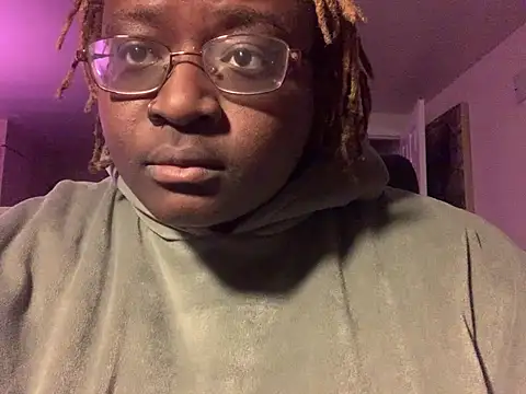 BigKittyRaven online show from February 5, 2025, 4:16 am