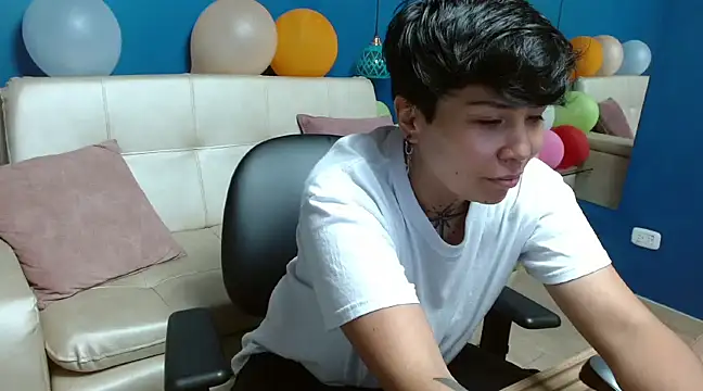 Snapshot of nato_evans chatting on February 3, 2025, 10:43 pm nato evans online show from February 3, 2025, 10:43 pm