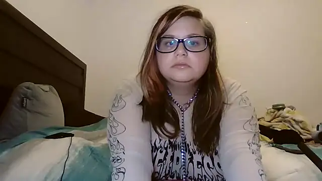 Snapshot of HoneyBear19 chatting on February 5, 2026, 3:46 am HoneyBear19 online show from February 5, 2026, 3:46 am