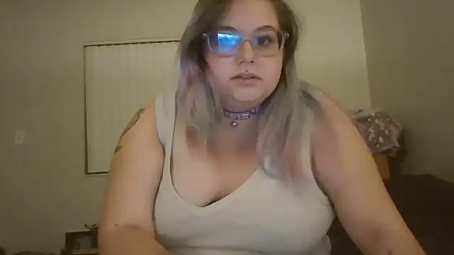 Snapshot of HoneyBear19 chatting on January 18, 2025, 4:04 am HoneyBear19 online show from January 18, 2025, 4:04 am