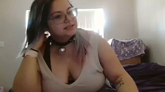 Snapshot of HoneyBear19 chatting on January 29, 2025, 8:14 pm HoneyBear19 online show from January 29, 2025, 8:14 pm