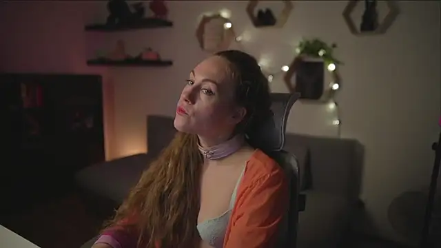 Snapshot of Berberis__Silene chatting on October 6, 2025, 6:52 pm Berberis Silene online show from October 6, 2025, 6:52 pm