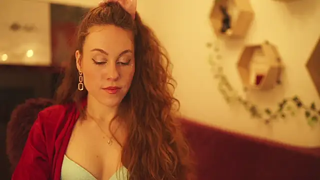 Snapshot of Berberis__Silene chatting on January 15, 2025, 8:05 pm Berberis Silene online show from January 15, 2025, 8:05 pm