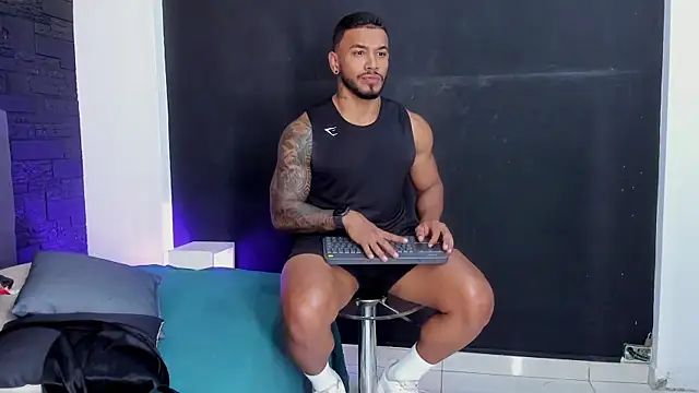Snapshot of bruno_miller_ chatting on September 17, 2025, 11:18 pm bruno miller online show from September 17, 2025, 11:18 pm