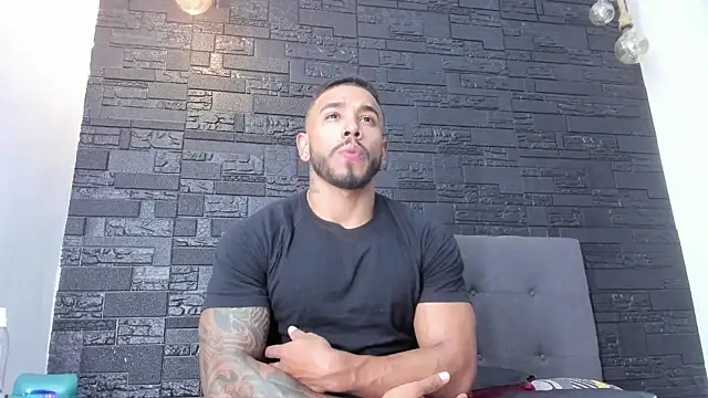 Snapshot of bruno_miller_ chatting on October 4, 2025, 10:11 pm bruno miller online show from October 4, 2025, 10:11 pm