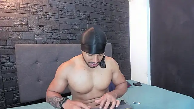 Snapshot of bruno_miller_ chatting on February 20, 2025, 12:30 am bruno miller online show from February 20, 2025, 12:30 am