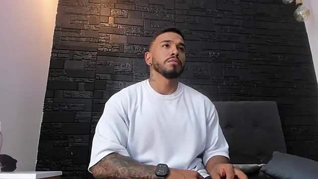 Snapshot of bruno_miller_ chatting on October 1, 2025, 7:18 pm bruno miller online show from October 1, 2025, 7:18 pm