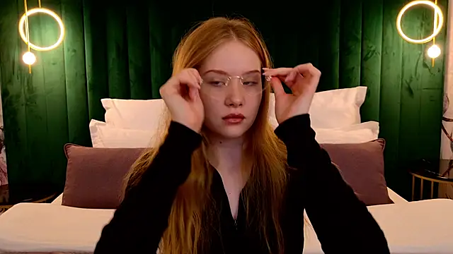 MichelleReid online show from March 20, 2025, 3:13 am