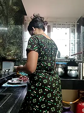 Tamil Shalini Lustyy online show from December 19, 2025, 1:20 am