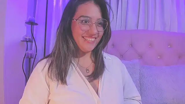 Pandoracherry online show from December 4, 2025, 4:55 am