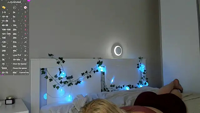 DarlineCoatsworth online show from February 7, 2025, 12:09 am