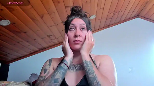 Snapshot of Darkness_jones_ chatting on February 2, 2026, 6:29 pm Darkness jones online show from February 2, 2026, 6:29 pm