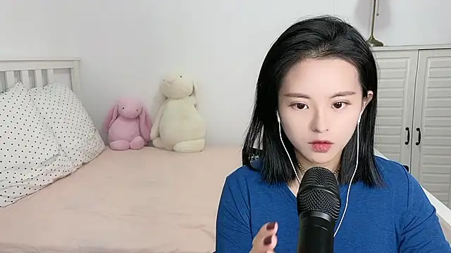 XINXINh online show from December 17, 2024, 2:33 am