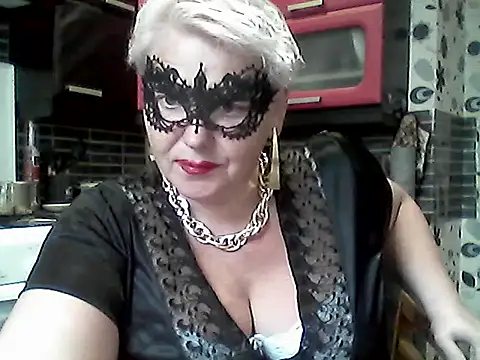 Lisa Suzie online show from May 29, 2026, 5:35 am