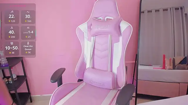 sophiawhite   online show from October 28, 2025, 2:38 pm