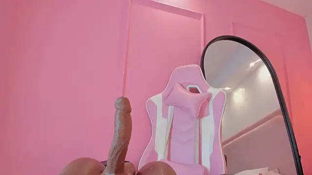 sophiawhite   online show from November 5, 2025, 4:10 pm