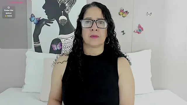 Adelesmithh online show from December 17, 2025, 11:37 am