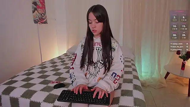 Lia Sweett  online show from February 18, 2026, 3:52 pm