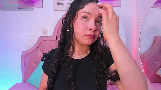 amandalee01 online show from September 13, 2025, 7:14 pm