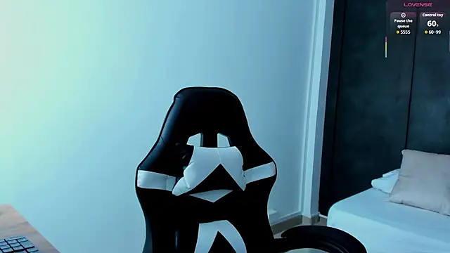 stephanya  online show from September 12, 2025, 7:13 pm