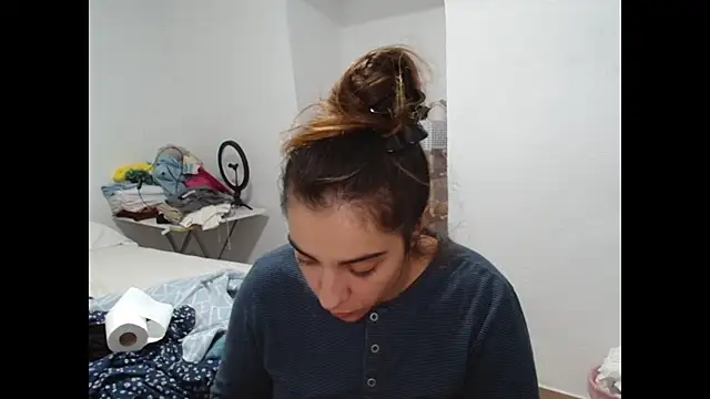 Snapshot of Ursumi1 chatting on October 19, 2025, 4:32 pm Ursumi1 online show from October 19, 2025, 4:32 pm