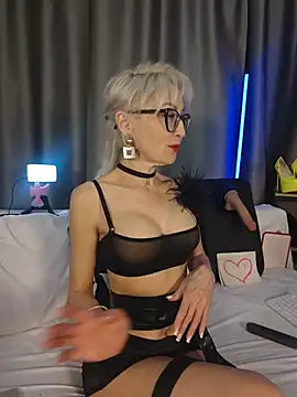 Milforja online show from May 18, 2026, 5:18 pm