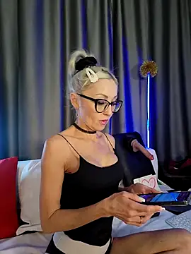 Snapshot of Milforja chatting on February 10, 2026, 2:27 pm Milforja online show from February 10, 2026, 2:27 pm