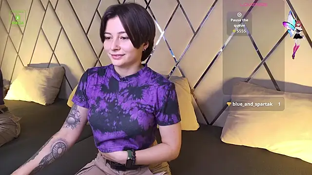 Ishtar Divine online show from October 15, 2025, 4:22 am