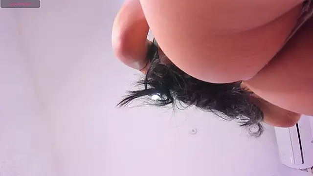 aggy castel online show from February 10, 2026, 3:44 pm