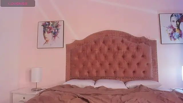 aggy castel online show from September 10, 2025, 1:54 pm