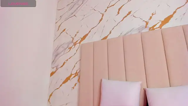 aggy castel online show from April 4, 2026, 1:06 pm