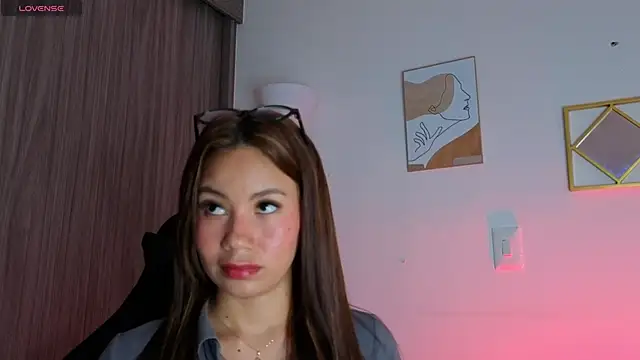 Tamaraa Serra online show from November 23, 2025, 6:40 pm