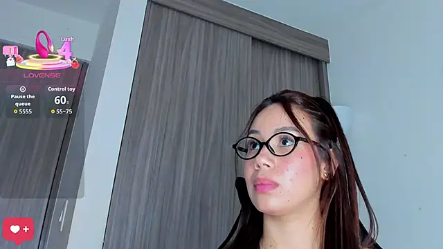 Tamaraa Serra online show from November 4, 2025, 8:23 pm