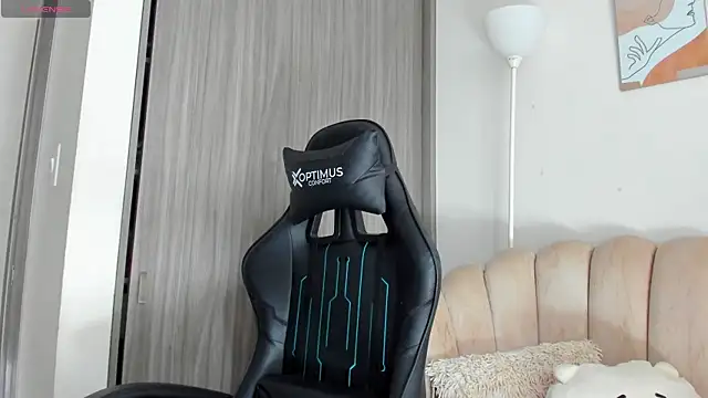 Tamaraa Serra online show from September 19, 2025, 8:02 pm