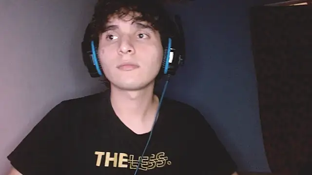 Snapshot of Charley_quin chatting on October 22, 2025, 3:28 am Charley quin online show from October 22, 2025, 3:28 am