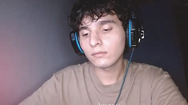 Snapshot of Charley_quin chatting on October 24, 2025, 3:05 am Charley quin online show from October 24, 2025, 3:05 am