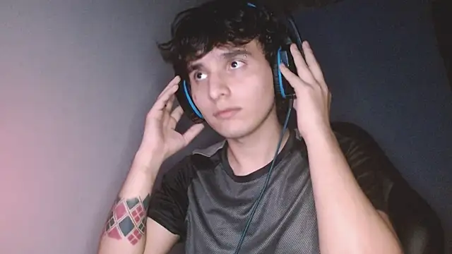 Snapshot of Charley_quin chatting on October 19, 2025, 2:58 am Charley quin online show from October 19, 2025, 2:58 am