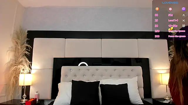 CarlaRossi  online show from October 1, 2025, 7:40 pm