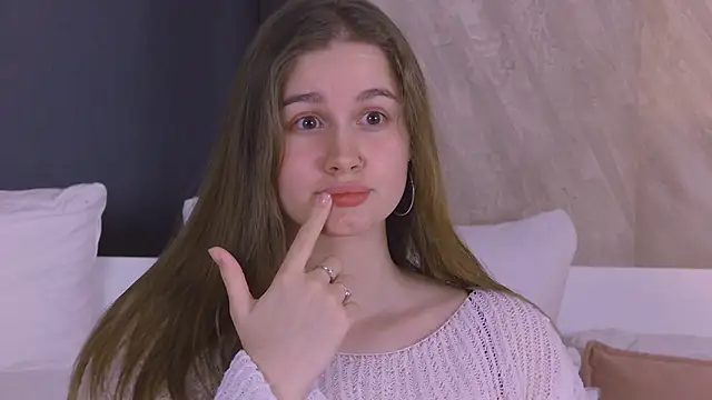 EllieHayes online show from April 2, 2026, 9:43 pm