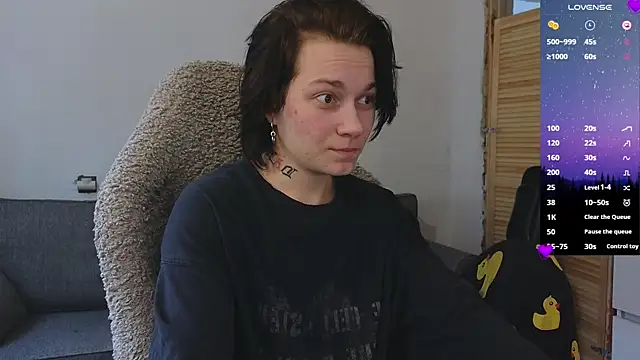 esajukyy online show from April 17, 2026, 9:12 am