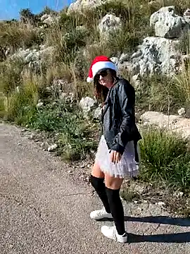 Samira-Summer online show from December 14, 2025, 10:21 am