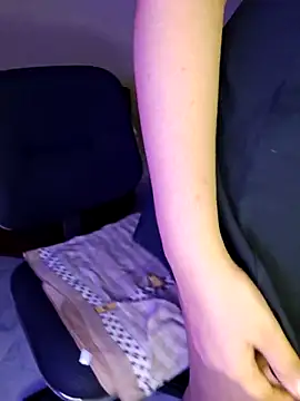 Olivia3 online show from December 17, 2025, 6:02 pm