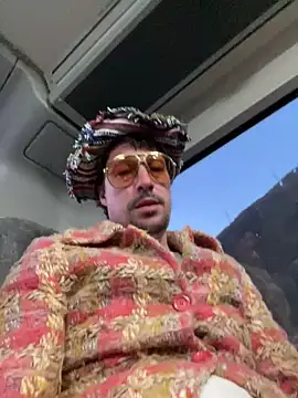 Snapshot of zenzero87 chatting on March 3, 2025, 5:47 am zenzero87 online show from March 3, 2025, 5:47 am