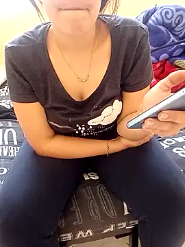 ShadiaStar online show from November 19, 2025, 3:34 pm