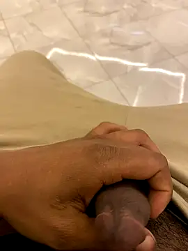 Snapshot of Lahcene chatting on November 25, 2025, 10:10 pm Lahcene online show from November 25, 2025, 10:10 pm