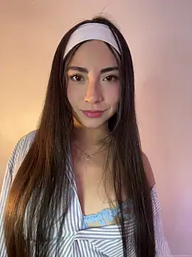 Melody 04 online show from May 10, 2026, 2:59 am