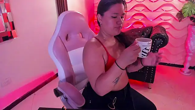 natasha adams22 online show from November 3, 2025, 12:05 am