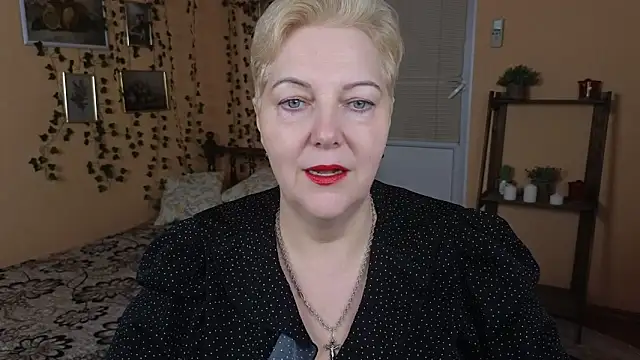 Sandra Snow online show from February 11, 2025, 3:18 pm